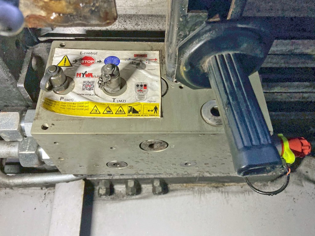 ムービングフロアーの操作レバーです。|トレクス PFB34113改の写真28