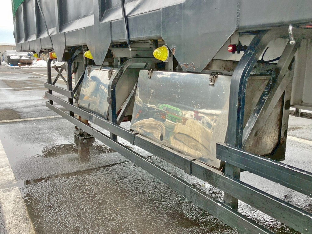 助手席側にステンレス製の工具箱が2つ付いています。|トレクス PFB34113改の写真32