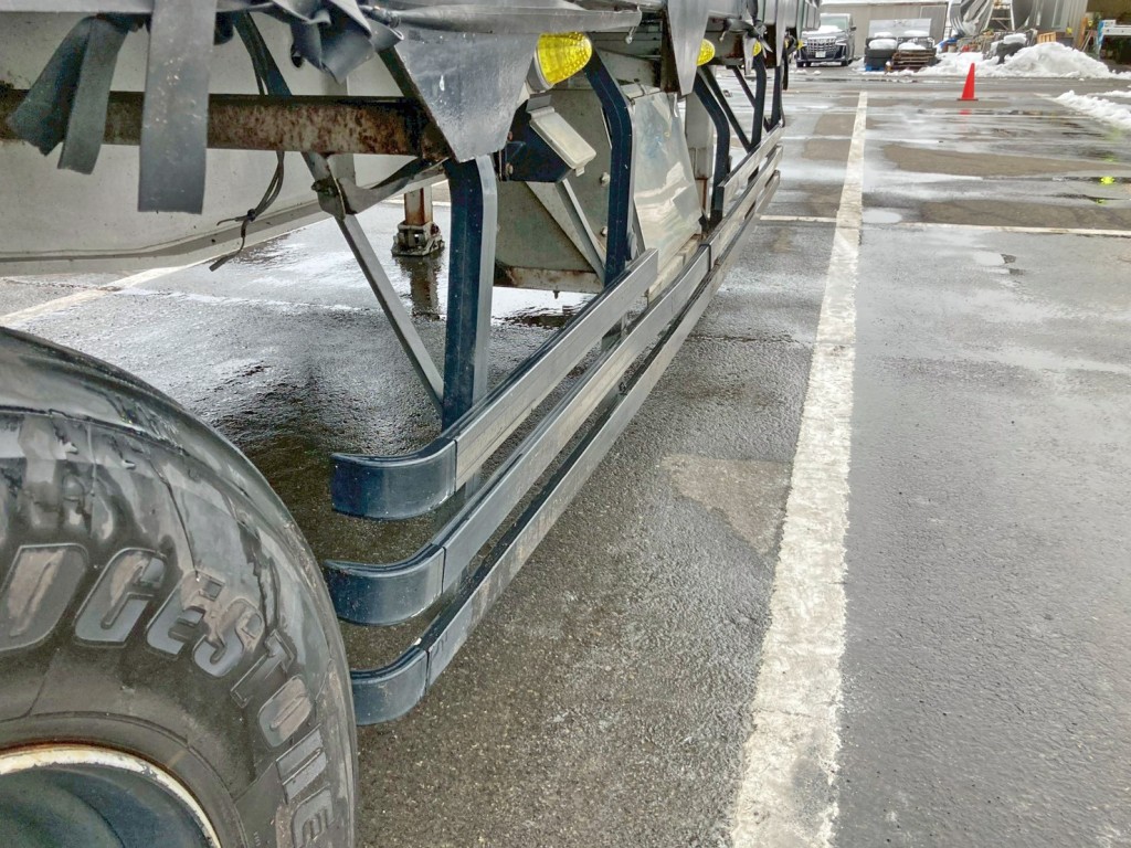 運転席側サイドバンパーに曲がりがあります。|トレクス PFB34113改の写真35