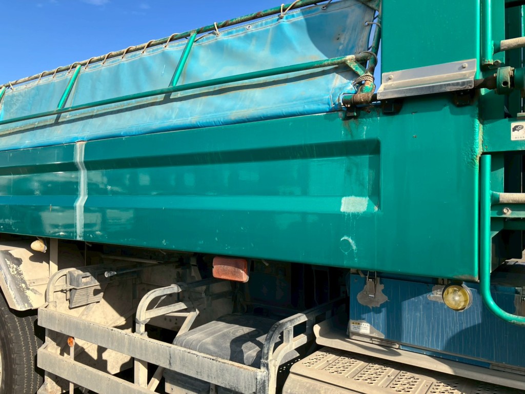 運転席側ボディーにキズ・サビ・ヘコミがあります。|三菱 スーパーグレート 2PG-FV70HYの写真24