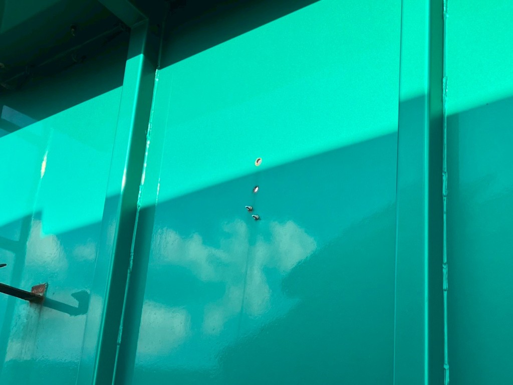 プロテクターに加工穴があります。|三菱 スーパーグレート 2PG-FV70HYの写真27