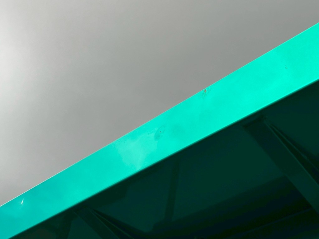 シートデッキにヘコミがあります。|三菱 スーパーグレート 2PG-FV70HYの写真28