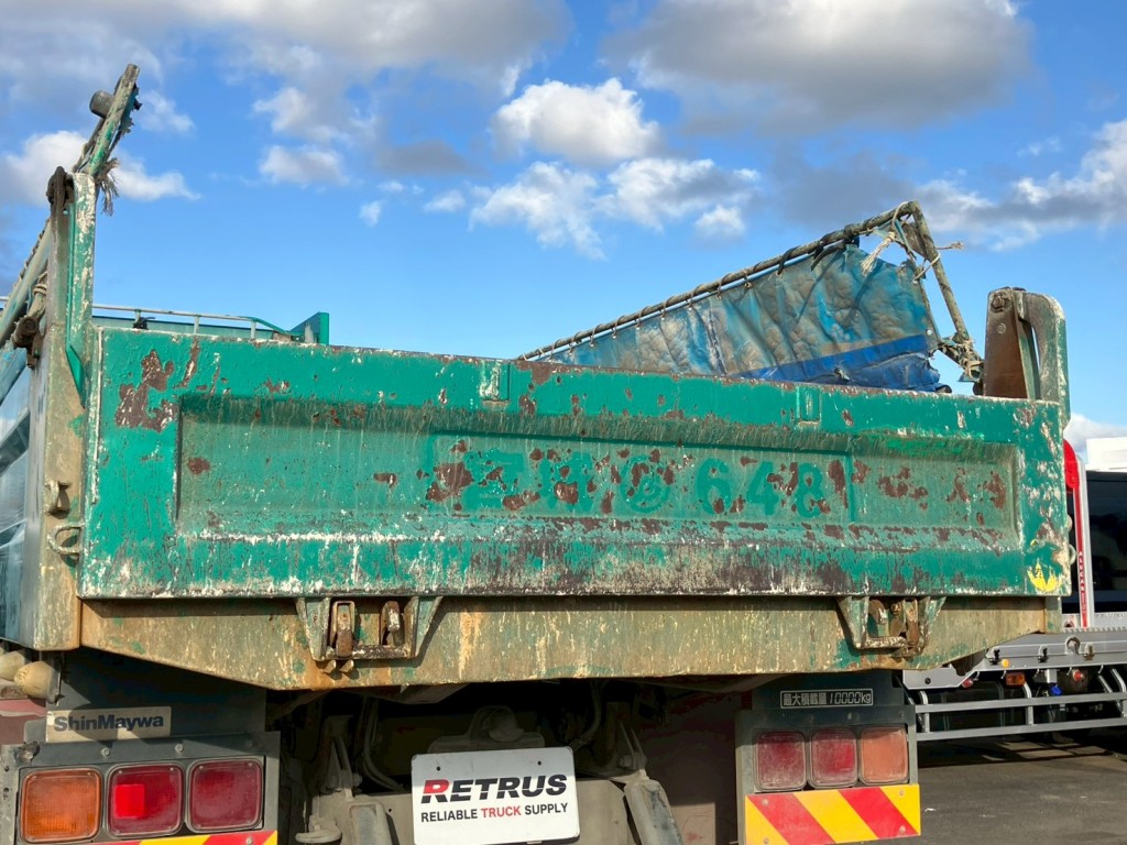 リヤゲートにキズ・サビ・ヘコミがあります。|三菱 スーパーグレート 2PG-FV70HYの写真29