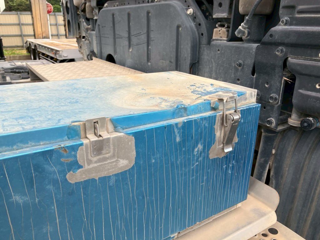 工具箱にヘコミがあります。|三菱 スーパーグレート 2PG-FV70HYの写真35