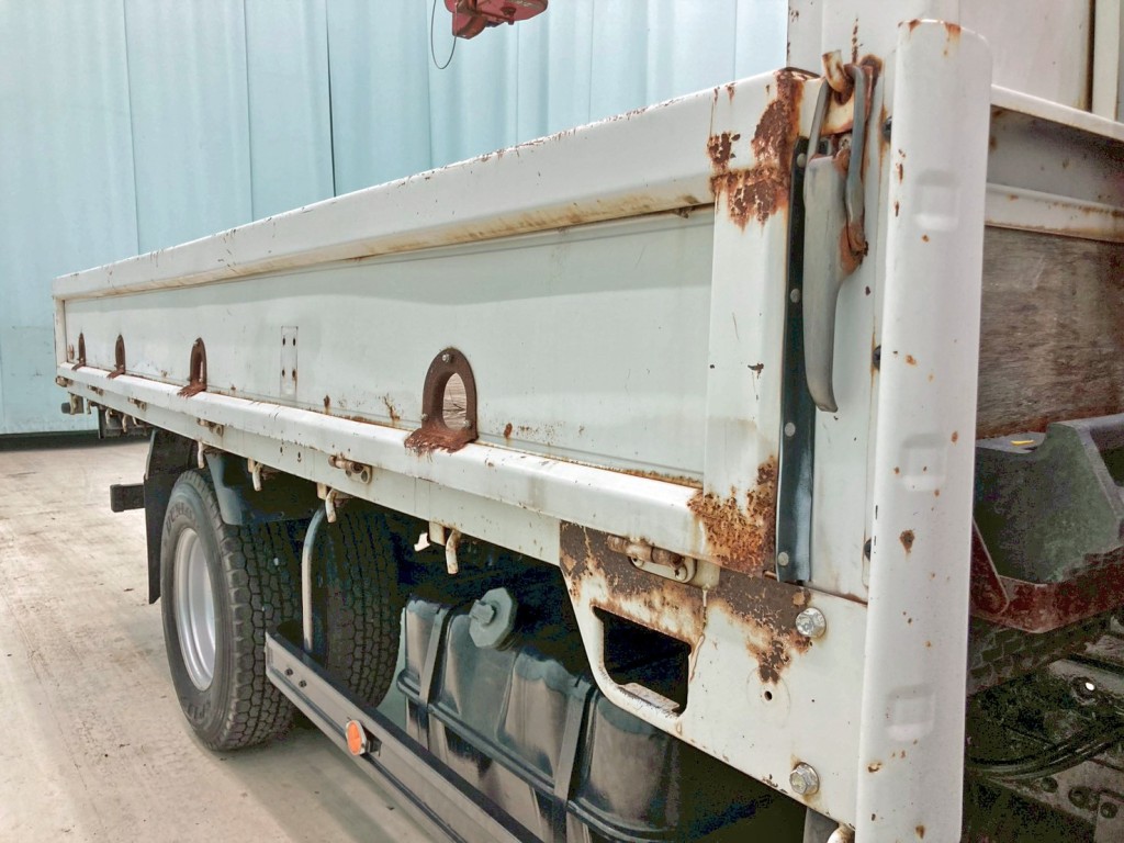 運転席側アオリ 及び サイドレール前方に腐食があります。|いすゞ エルフ TKG-NPR85AR(2WD)の写真24