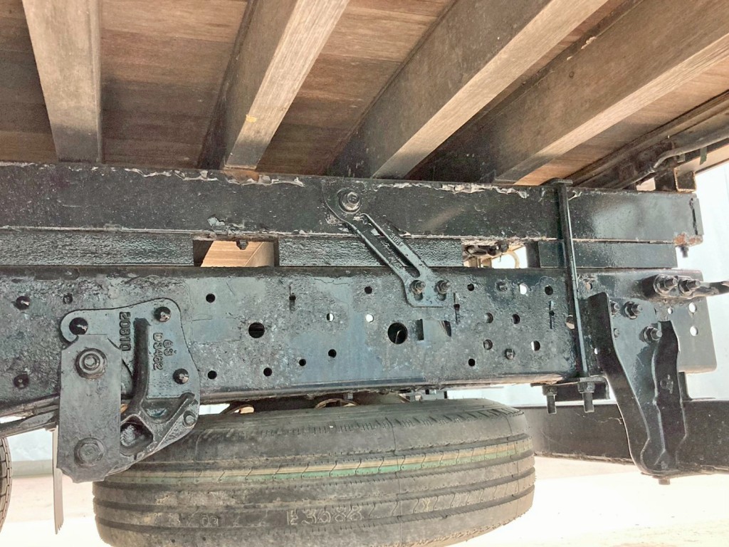 左右メインフレーム全体に腐食があります。(助手席側後方)|いすゞ エルフ TKG-NPR85AR(2WD)の写真28