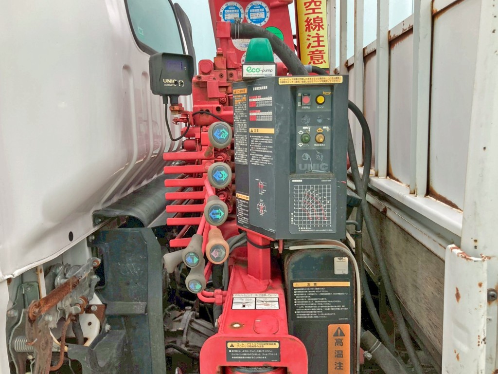 クレーンの操作レバーです。|いすゞ エルフ TKG-NPR85AR(2WD)の写真34