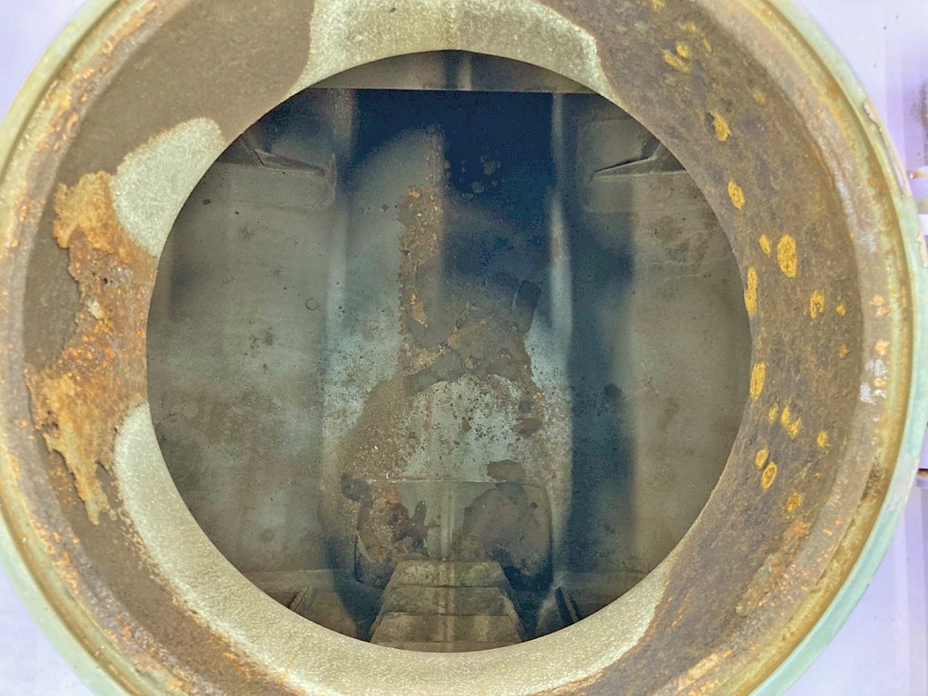 タンク内部の状態です。|UDトラックス クオン QDG-CV5YLの写真10