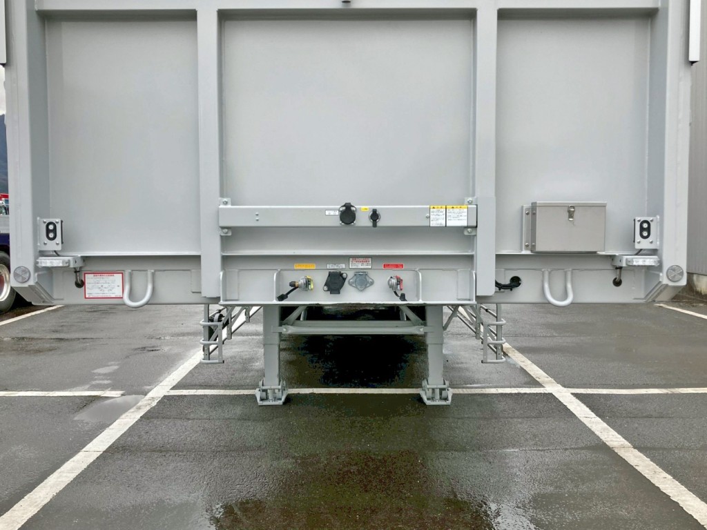 ボディー前方左右にもウイングの開閉スイッチが付いています。|トレクス PFB34118の写真23