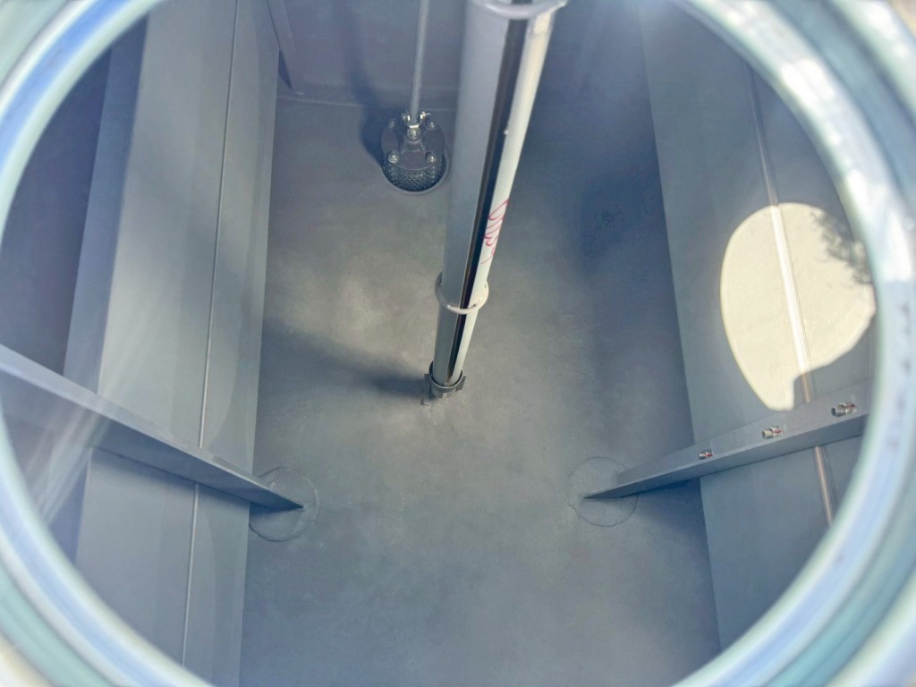 タンク内部の状態です。（前方）|日野 デュトロ 2KG-XZU600E(2WD)の写真8