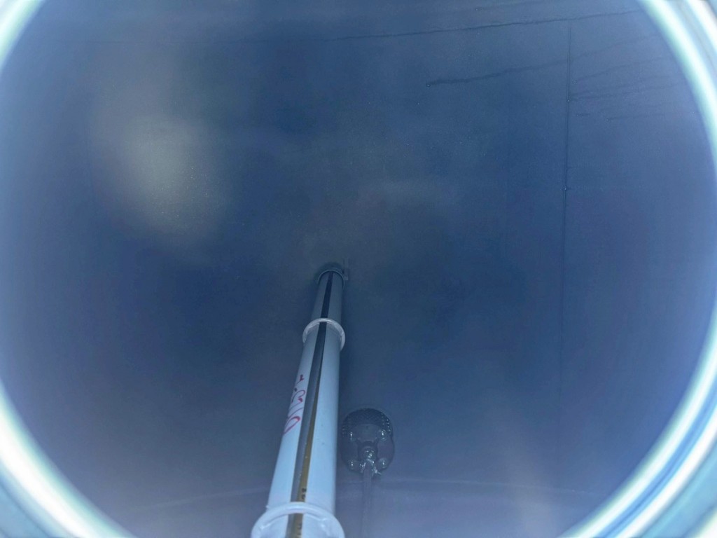 タンク内部の状態です。（後方）|日野 デュトロ 2KG-XZU600E(2WD)の写真9