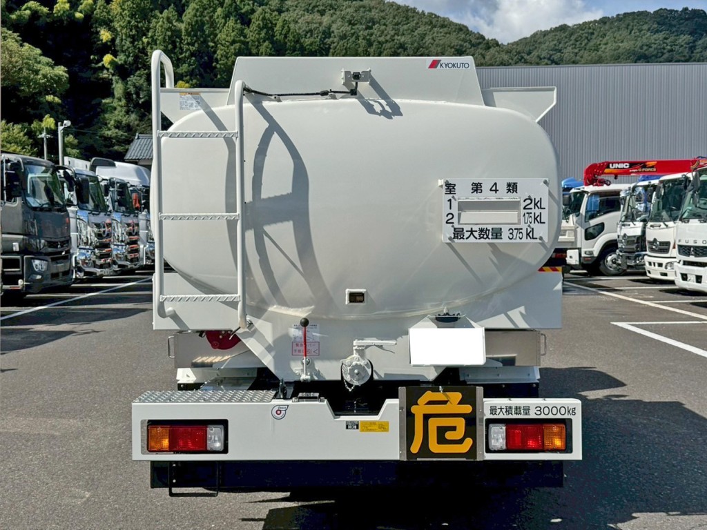 積載物は重油・軽油・灯油です。|日野 デュトロ 2KG-XZU600E(2WD)の写真10