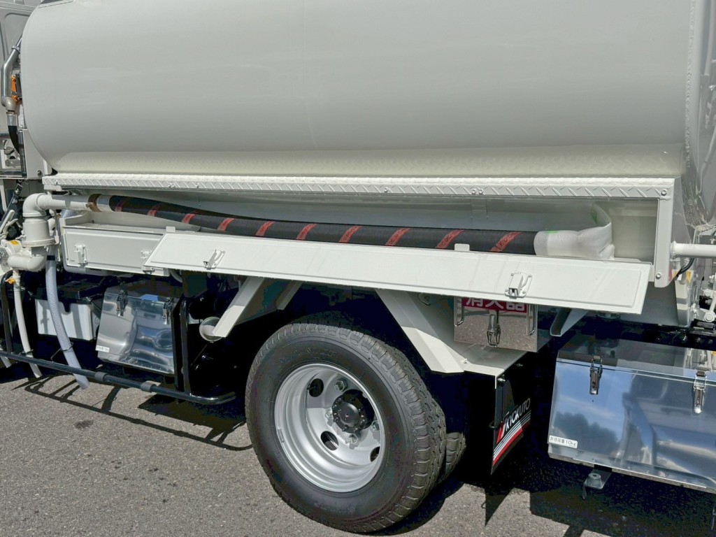 助手席側のホースです。|日野 デュトロ 2KG-XZU600E(2WD)の写真13