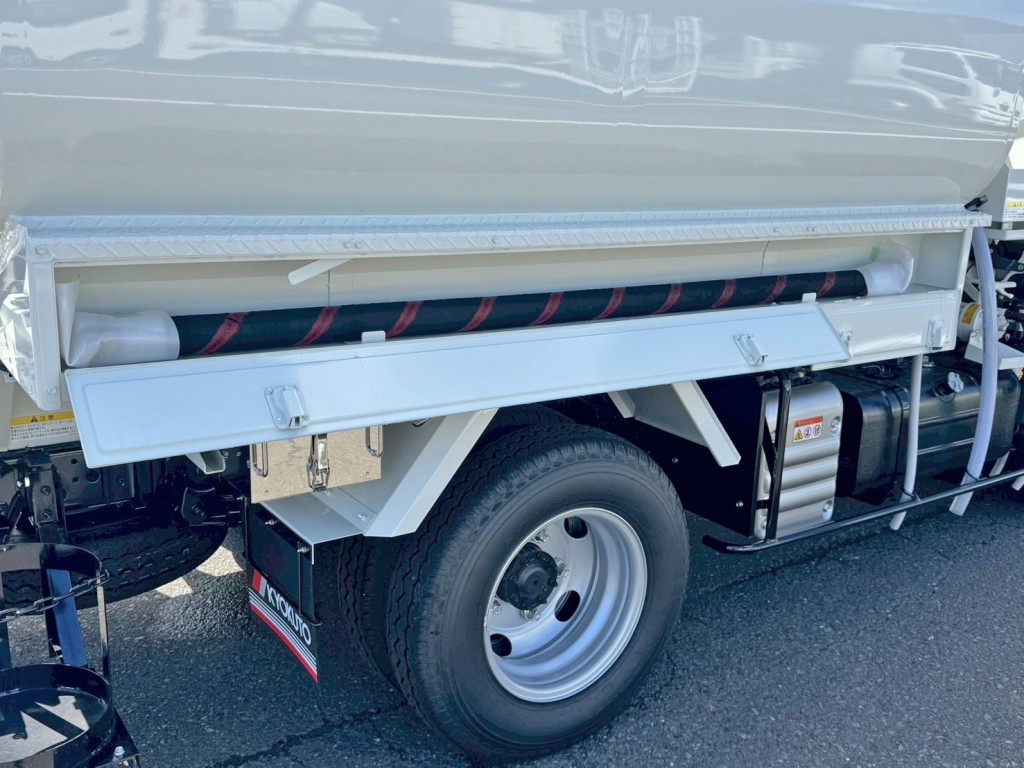 運転席側のホースです。|日野 デュトロ 2KG-XZU600E(2WD)の写真14