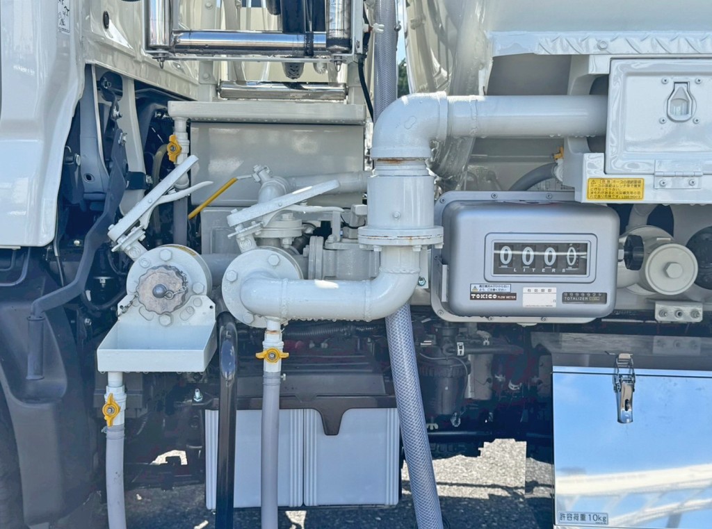 助手席側の配管周りの状態です。|日野 デュトロ 2KG-XZU600E(2WD)の写真15