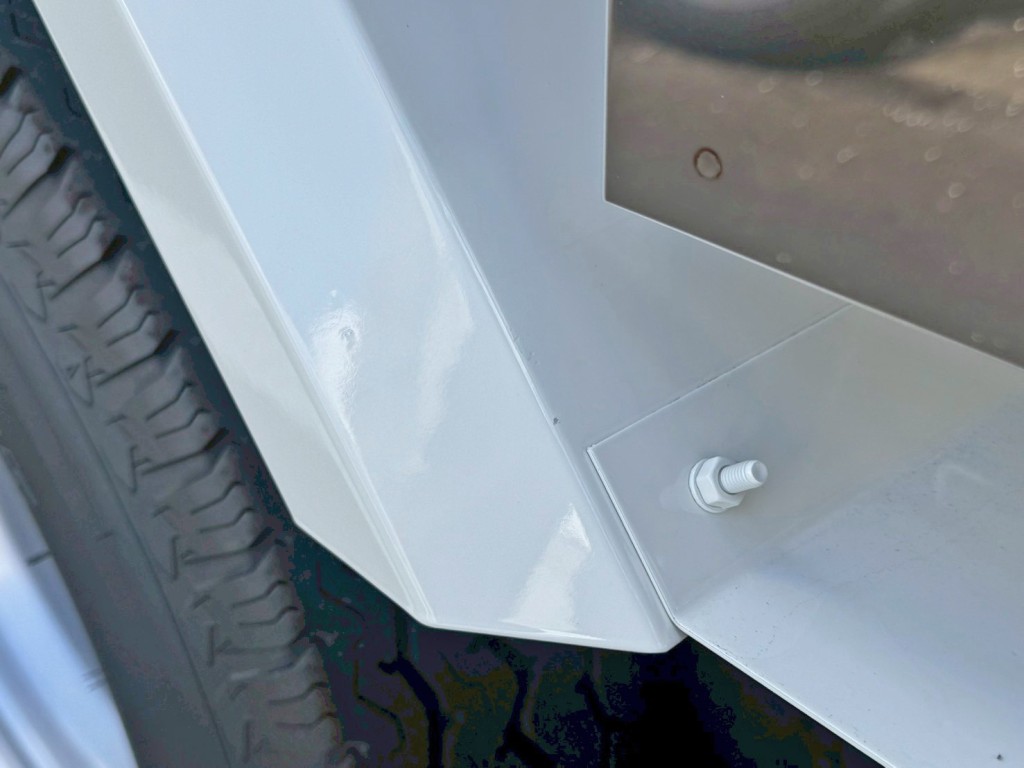 助手席側リヤフェンダーに、小キズがあります。|日野 デュトロ 2KG-XZU600E(2WD)の写真27