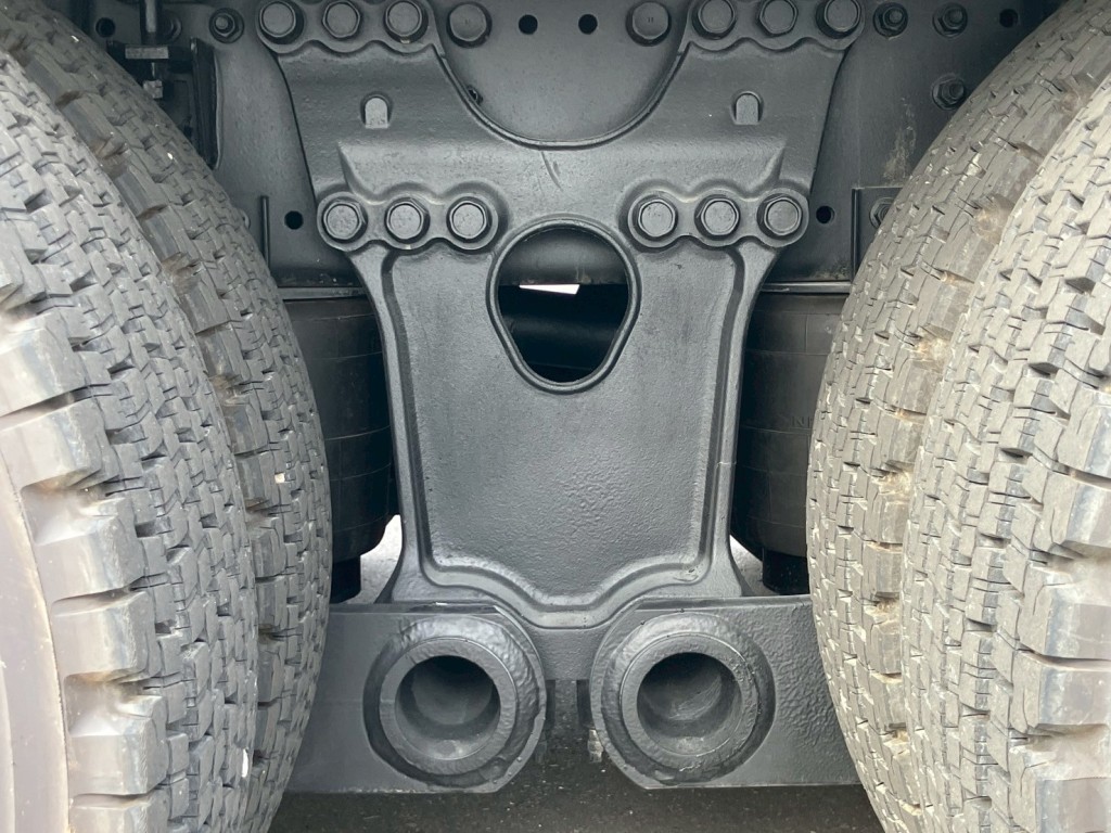 エアサスです。|日野 プロフィア 2DG-FW1AHCの写真5