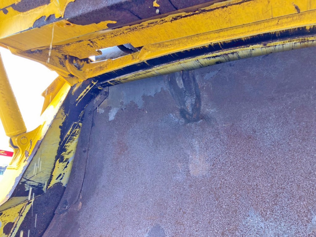 排出板上部にヘコミがあります。|トヨタ カゼット 2RG-XZU605A(2WD)の写真17