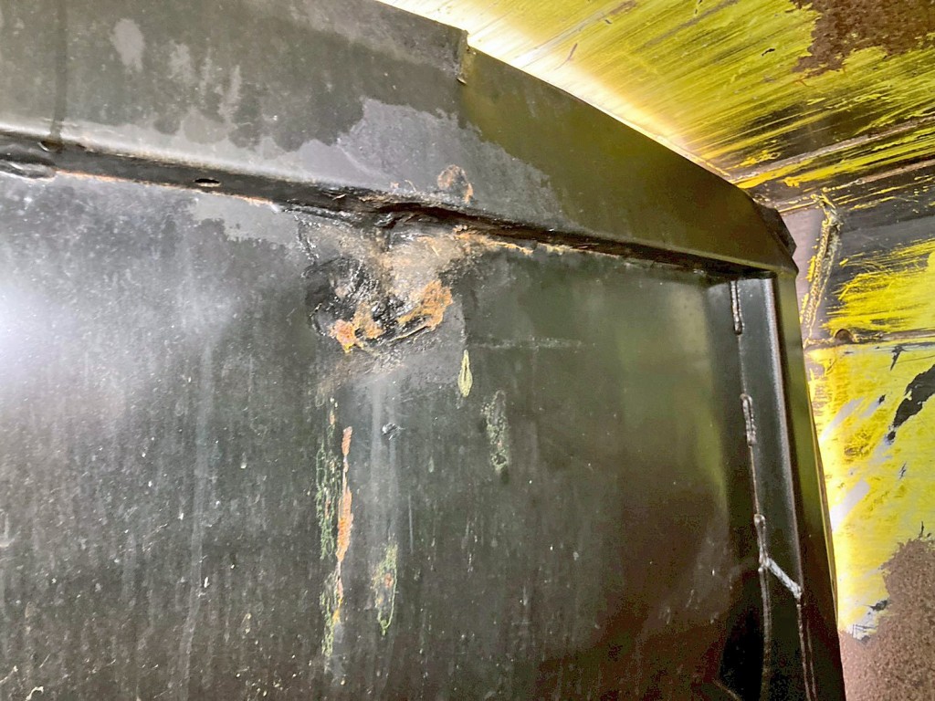 排出板裏側上部にヘコミがあります。|トヨタ カゼット 2RG-XZU605A(2WD)の写真20