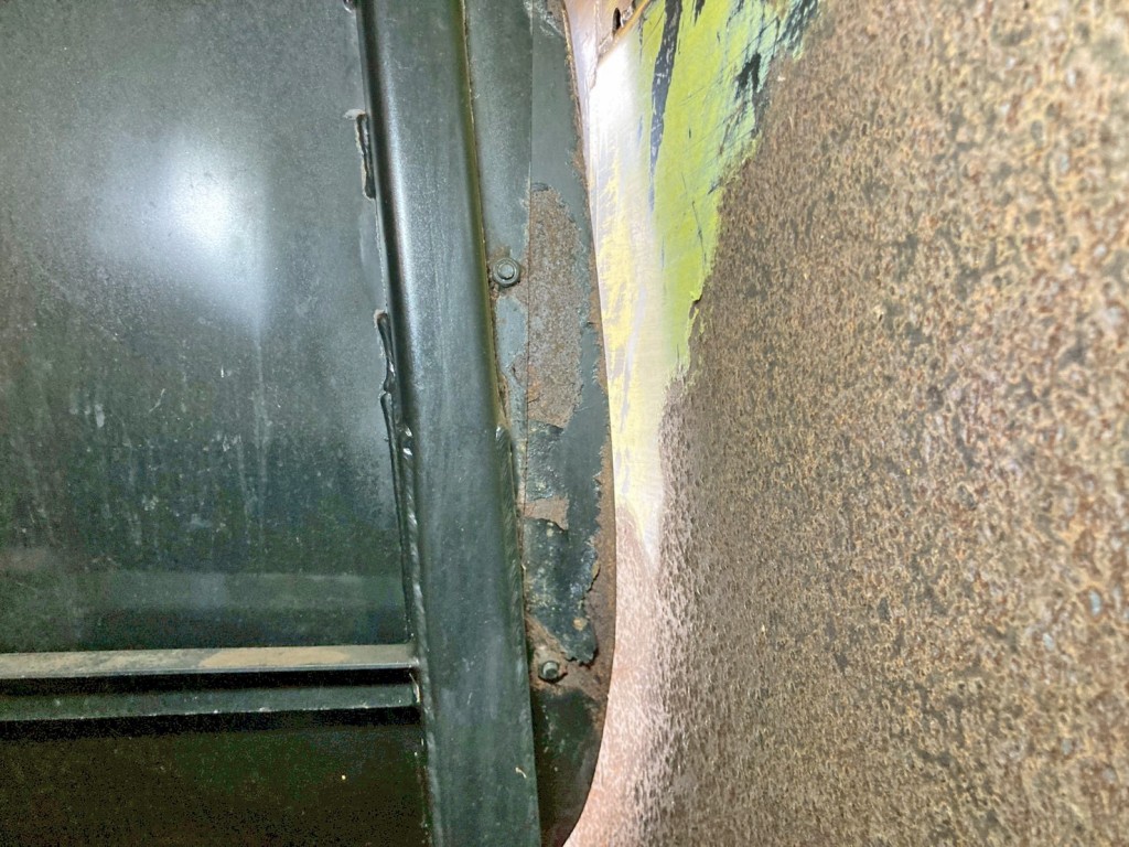 排出板裏側助手席側にサビがあります。|トヨタ カゼット 2RG-XZU605A(2WD)の写真21