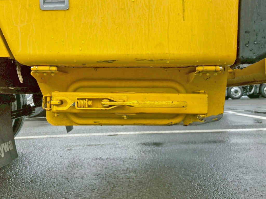 助手席側汚水タンクの排水口です。(水漏れします)|トヨタ カゼット 2RG-XZU605A(2WD)の写真29