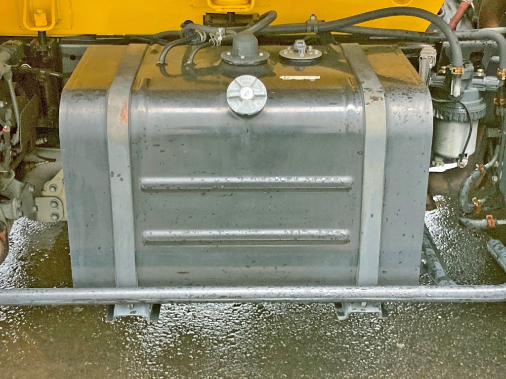 燃料タンクは70Lです。|トヨタ カゼット 2RG-XZU605A(2WD)の写真41