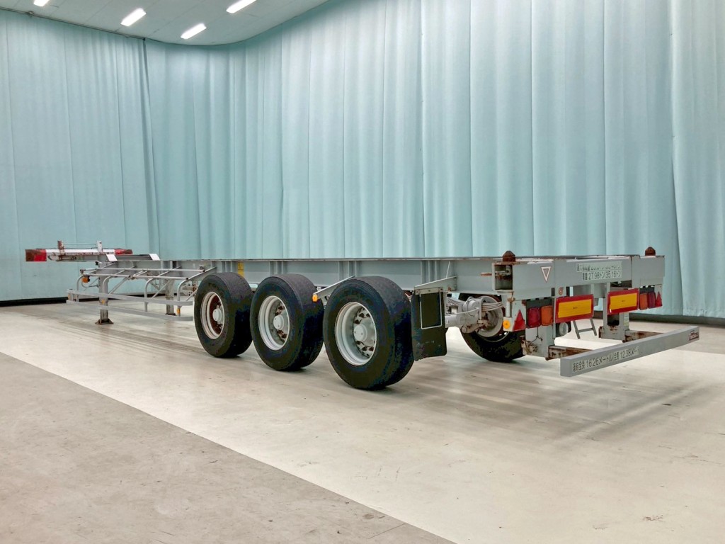 当該車両は 40フィート若しくは45フィートの海上コンテナを積載できます。(45フィート積載時状態)|フルハーフ KFKGG340S改の写真1