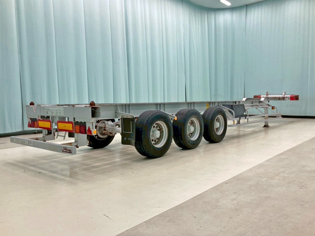 リヤバンパーを延長した状態です。(45フィート積載時)|フルハーフ KFKGG340S改の写真2