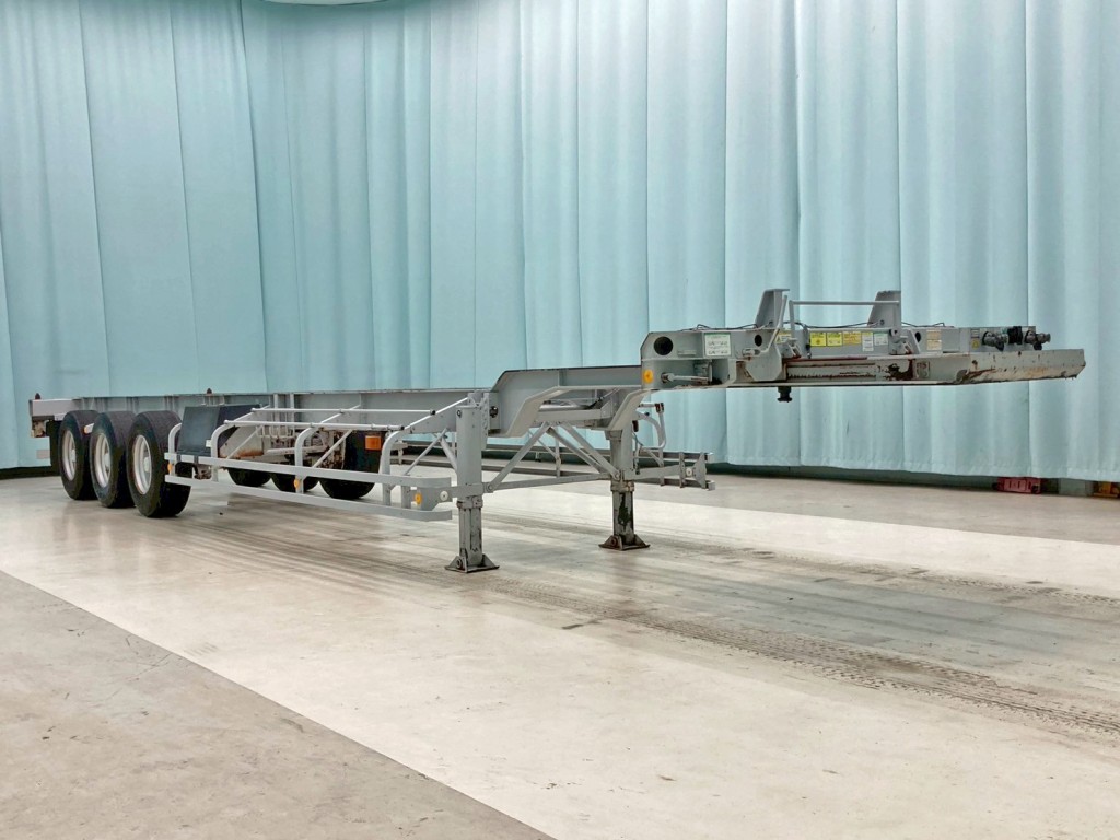 スライドボルスタを後方に移動した状態です。(40フィート積載時)|フルハーフ KFKGG340S改の写真8