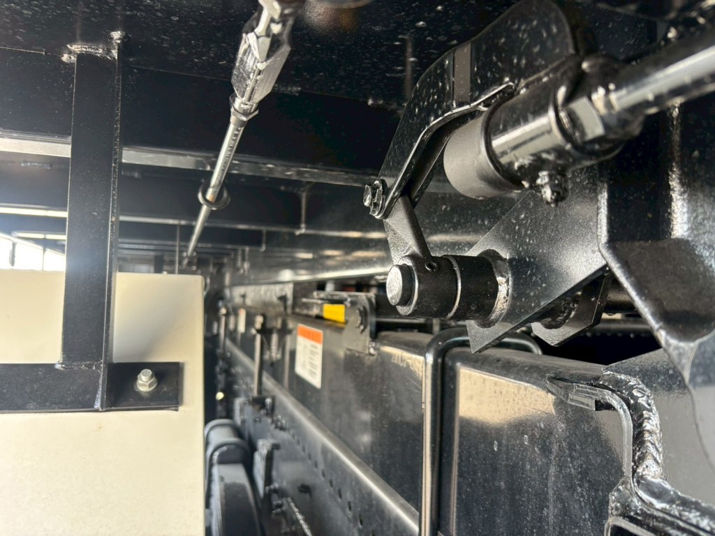 シャーシとネタの状態です。|日野 プロフィア 2DG-FS1AGEの写真6