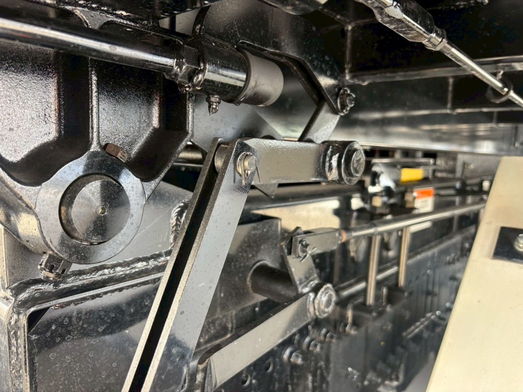 シャーシとネタの状態です。|日野 プロフィア 2DG-FS1AGEの写真7