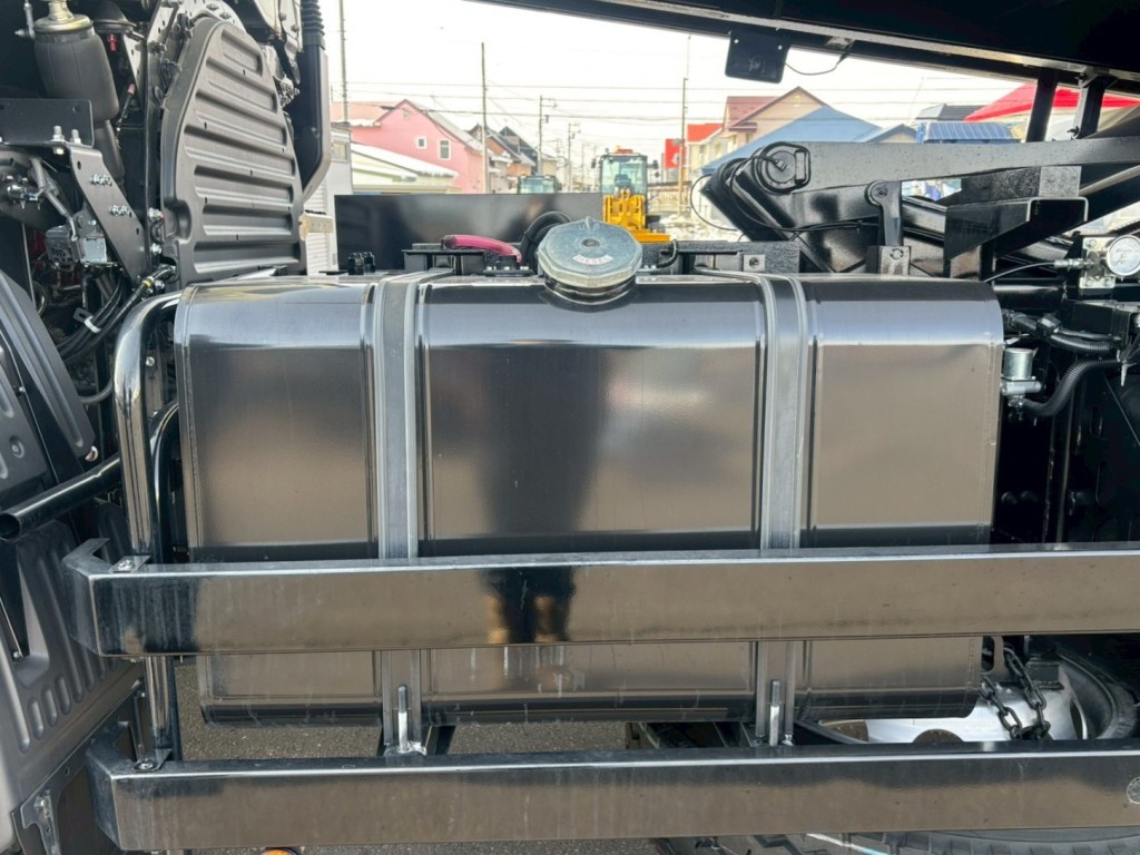燃料タンクは300Lです。|日野 プロフィア 2DG-FS1AGEの写真31