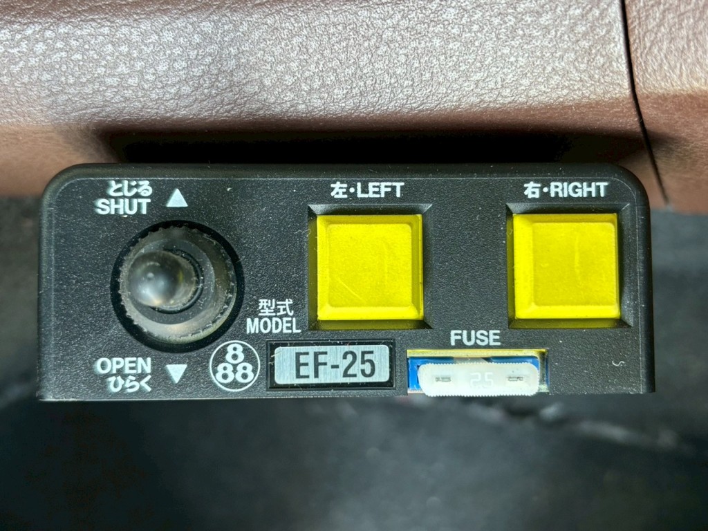 コボレーンのスイッチです。|日野 プロフィア 2DG-FS1AGEの写真27