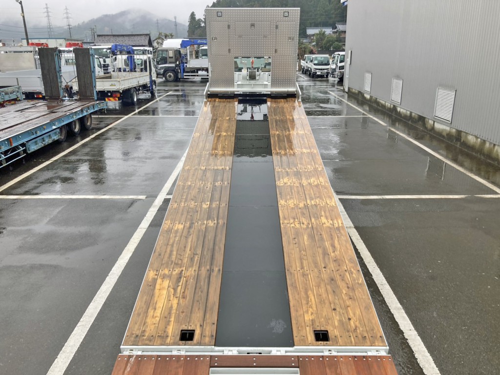 床は左右板張りです。|三菱 スーパーグレート 2PG-FS80VZの写真8