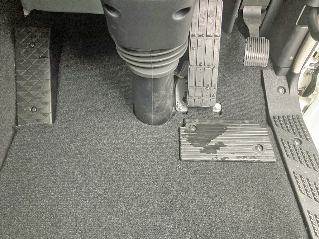 2ペダル仕様です。|三菱 スーパーグレート 2PG-FS80VZの写真23