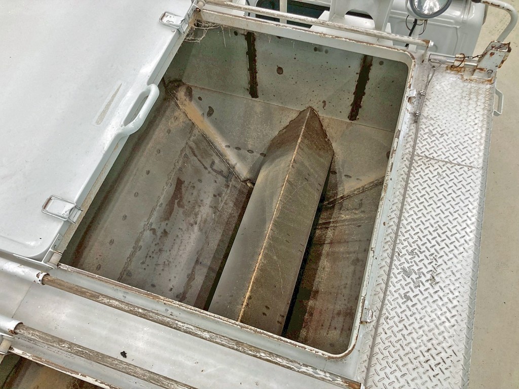 タンク内部の状態です。(前方)|三菱 キャンター PA-FE73DB(2WD)の写真12