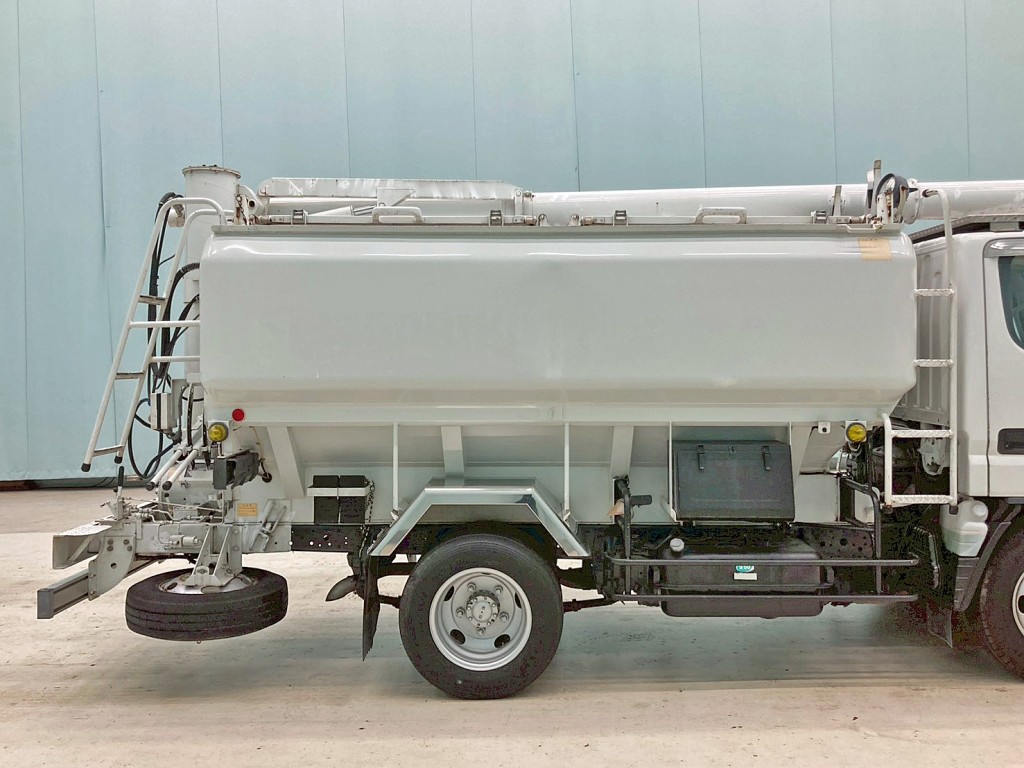 タンクの外観状態です。(運転席側)|三菱 キャンター PA-FE73DB(2WD)の写真23