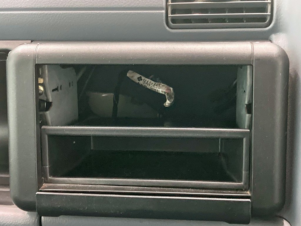 コンソールボックスが欠品しています。|三菱 キャンター PA-FE73DB(2WD)の写真34