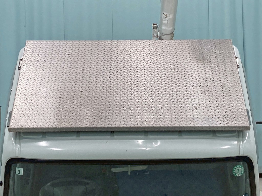 ルーフに足場が付いています。|三菱 キャンター PA-FE73DB(2WD)の写真37
