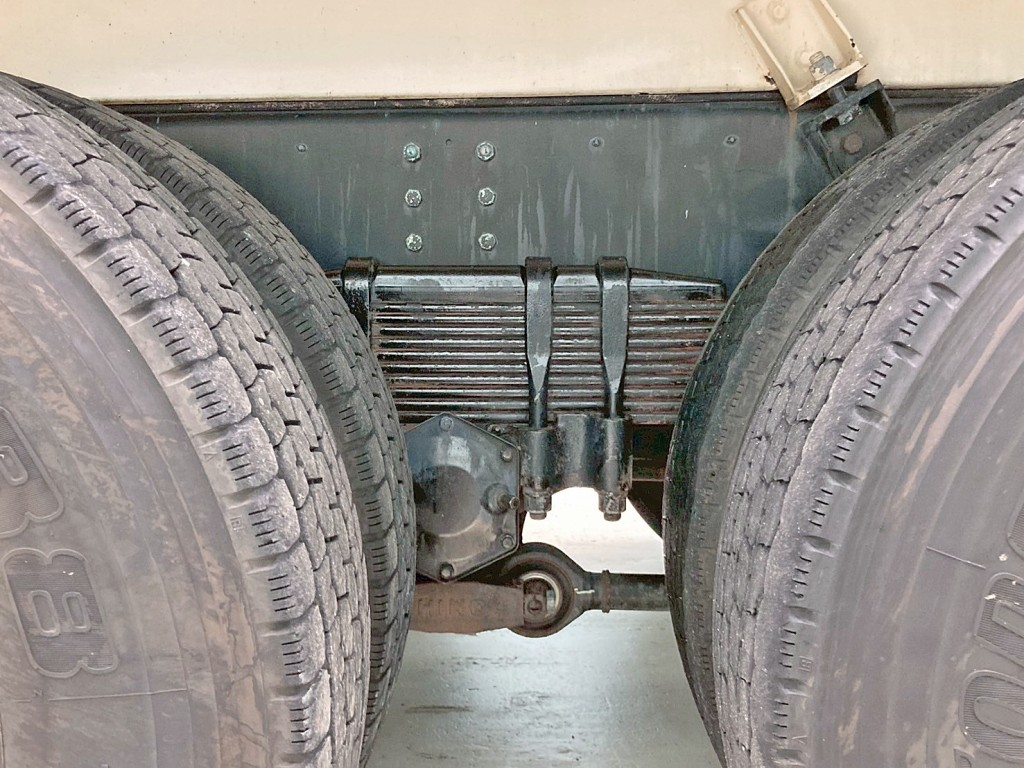 リーフサスです。|日野 プロフィア QKG-FR1APBAの写真5