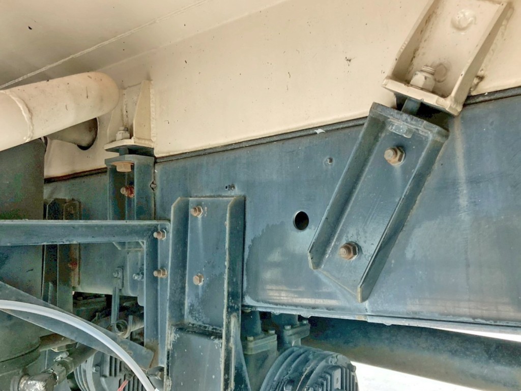 シャーシの状態です。|日野 プロフィア QKG-FR1APBAの写真6