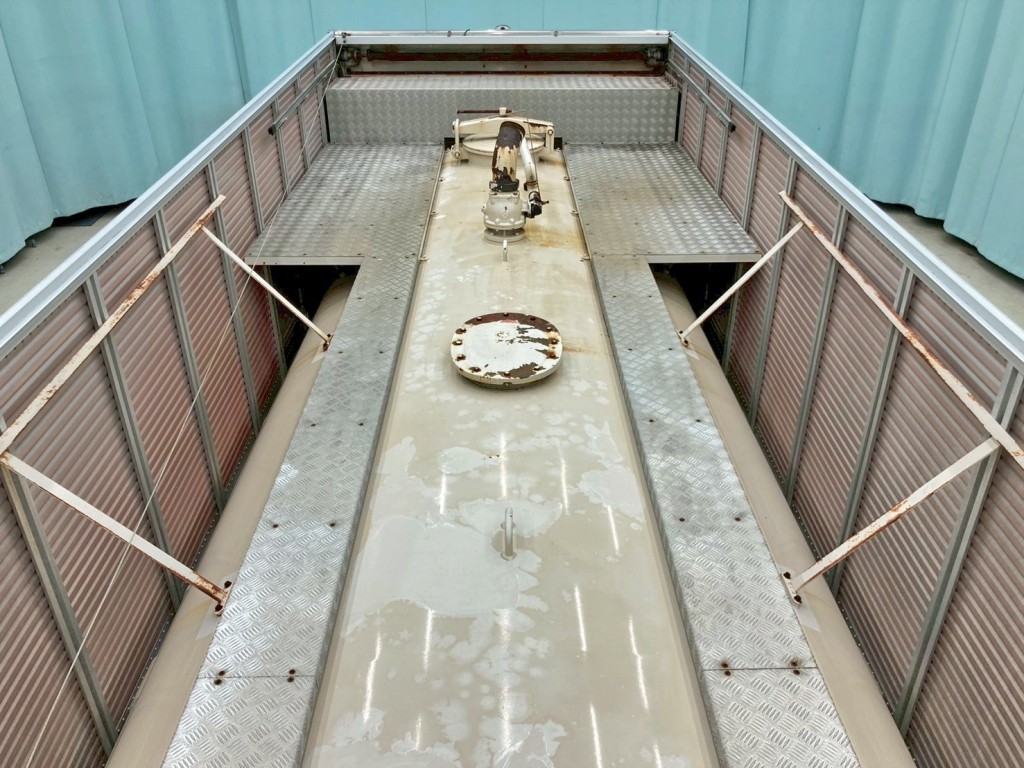 タンク上部に塗装剝がれがあります。|日野 プロフィア QKG-FR1APBAの写真11