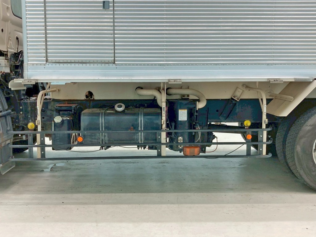 ボディー助手席側下部のカバーを開いた状態です。|日野 プロフィア QKG-FR1APBAの写真22