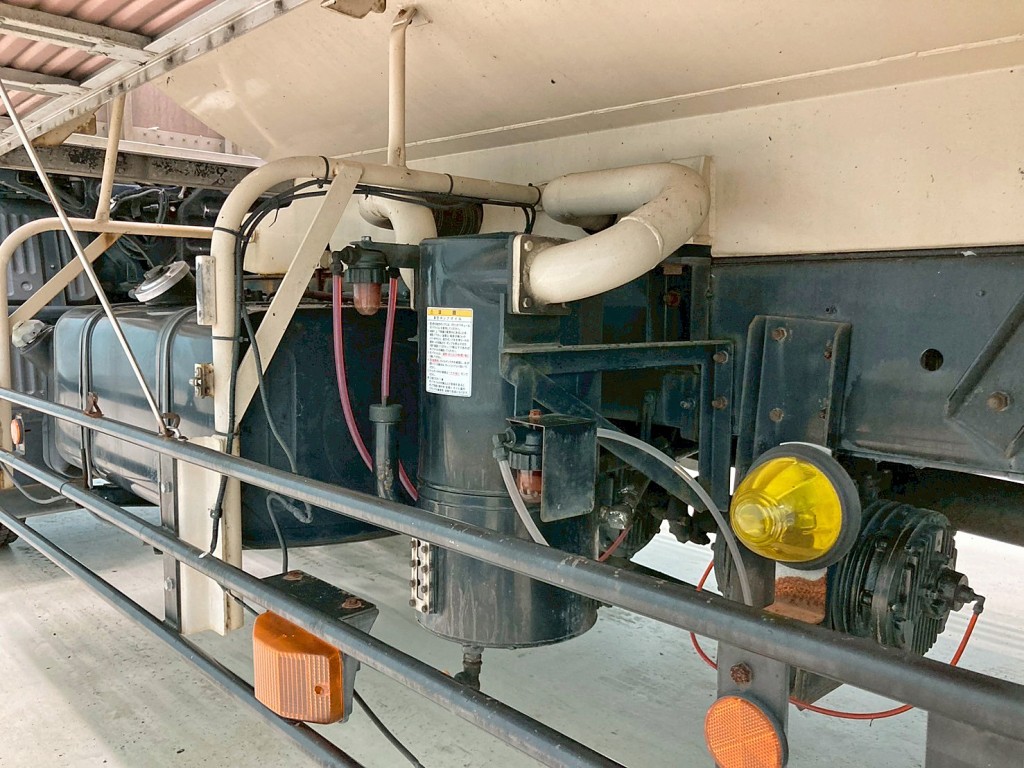 助手席側配管周りの状態です。|日野 プロフィア QKG-FR1APBAの写真23