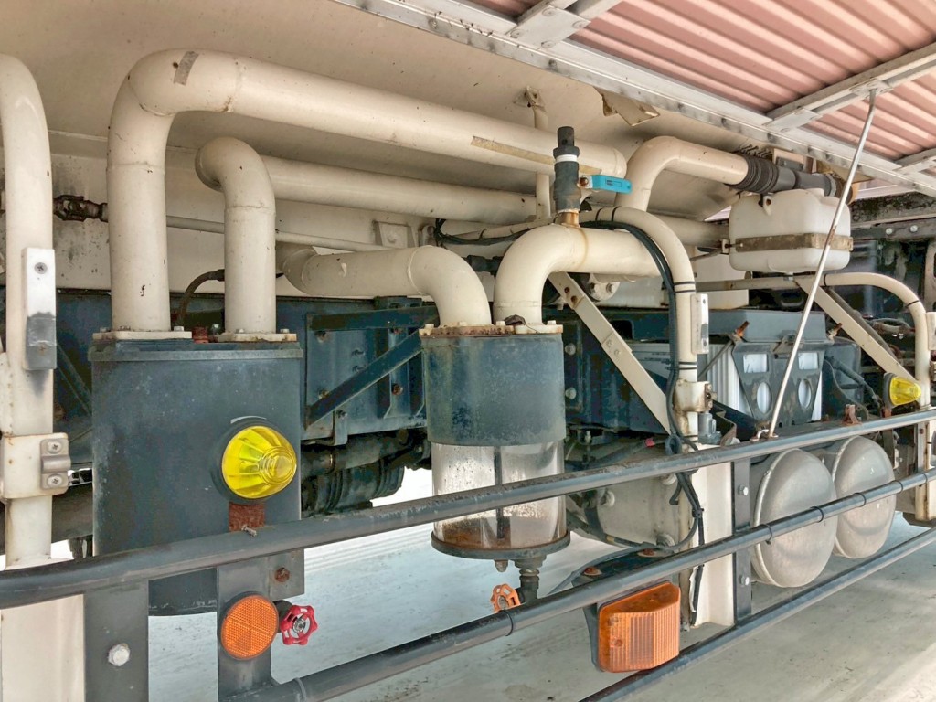 運転席側配管周りの状態です。|日野 プロフィア QKG-FR1APBAの写真30