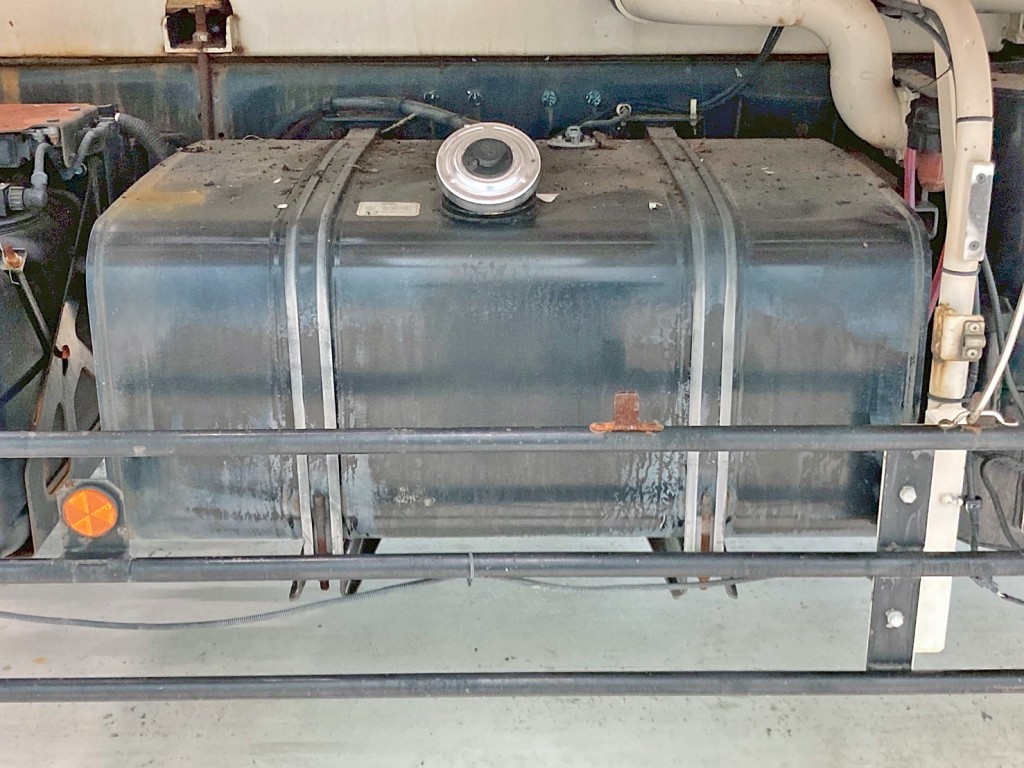 燃料タンクは200Lです。|日野 プロフィア QKG-FR1APBAの写真40