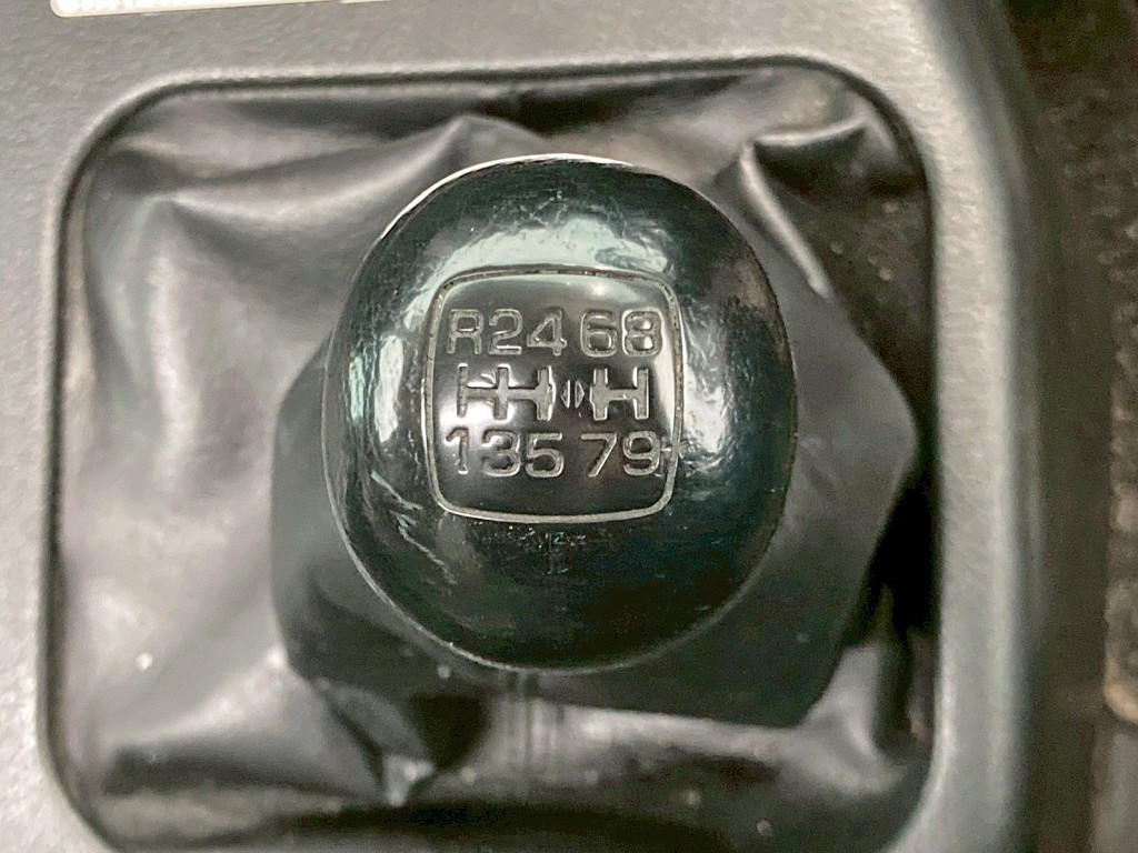 マニュアル9速です。|日野 プロフィア QKG-FR1APBAの写真43