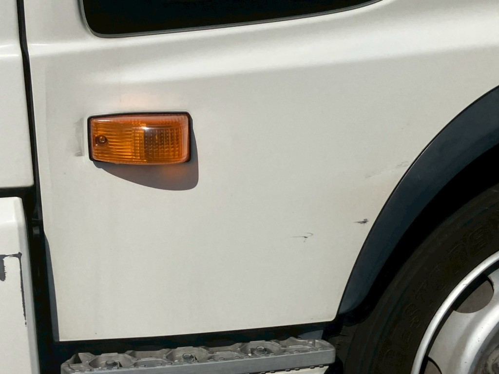 助手席側ドアにキズ・ヘコミがあります。|日野 レンジャー 2PG-FE2ABAの写真20