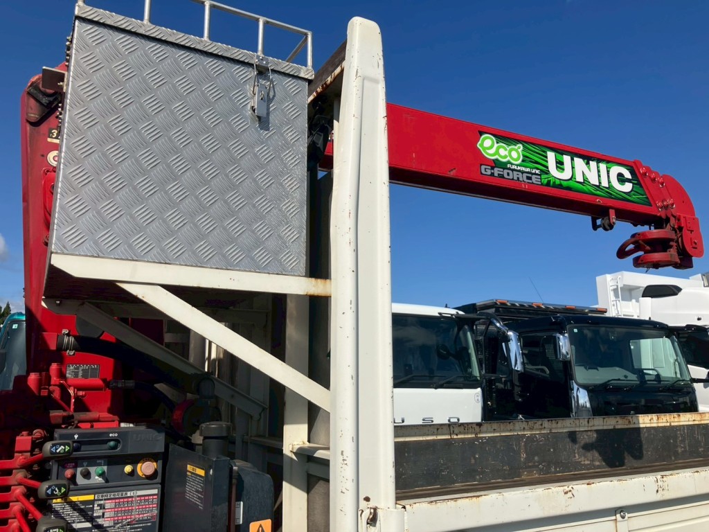 助手席側プロテクター側面にキズ・サビがあります。|日野 レンジャー 2PG-FE2ABAの写真23