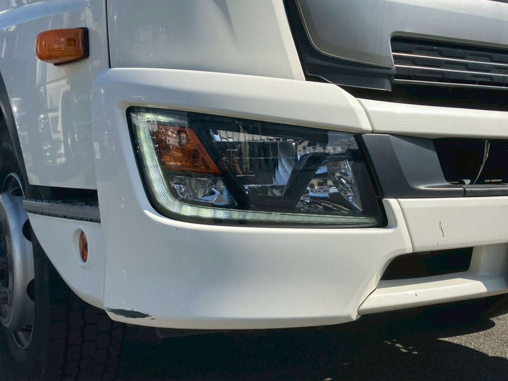 運転席側フロントバンパーにキズ・ヘコミがあります。|日野 レンジャー 2PG-FE2ABAの写真27
